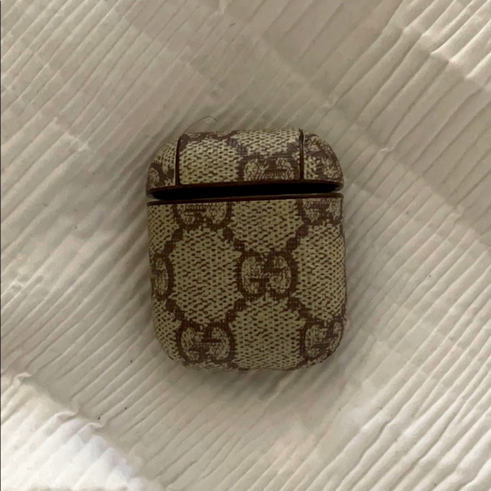 G Apple AirPod case